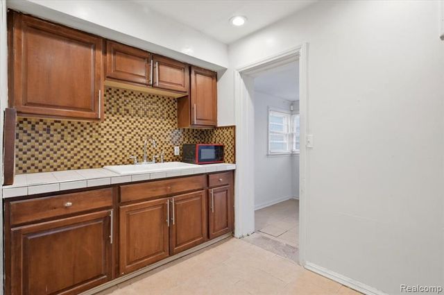 20620 Regent Drive, Detroit, MI 48205