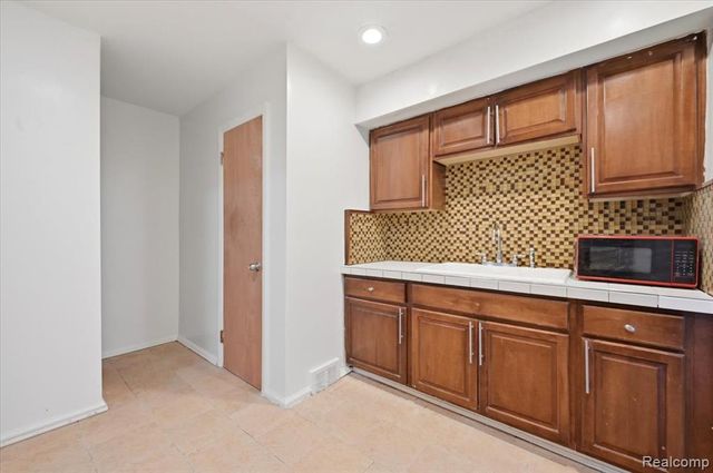 20620 Regent Drive, Detroit, MI 48205