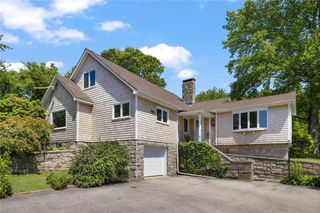 39 Highland Avenue, Narragansett, RI 02882