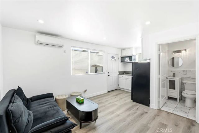 7323 Camellia Avenue, North Hollywood, CA 91605