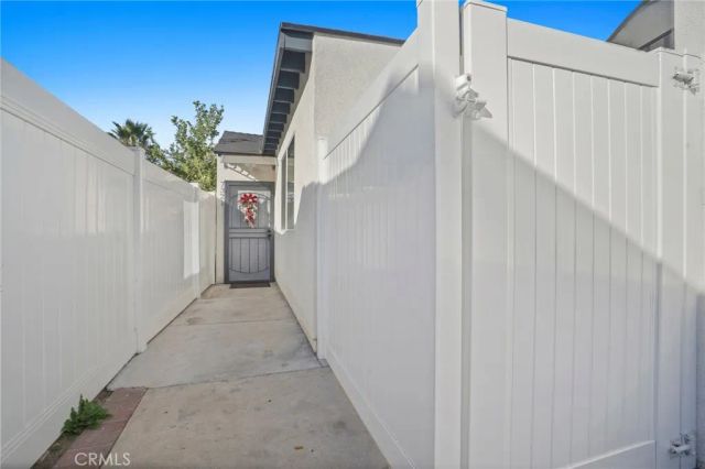 7323 Camellia Avenue, North Hollywood, CA 91605