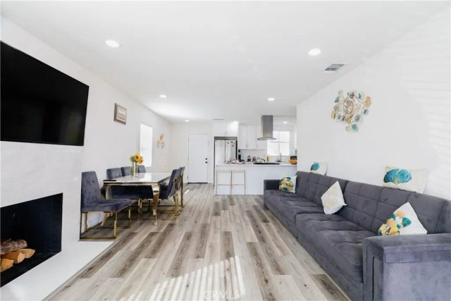 7323 Camellia Avenue, North Hollywood, CA 91605