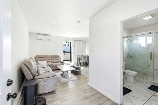 7323 Camellia Avenue, North Hollywood, CA 91605