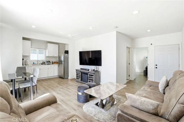 7323 Camellia Avenue, North Hollywood, CA 91605