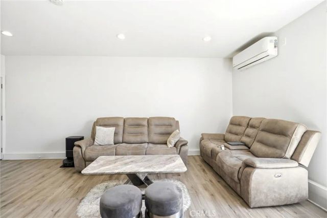 7323 Camellia Avenue, North Hollywood, CA 91605