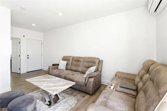 7323 Camellia Avenue, North Hollywood, CA 91605