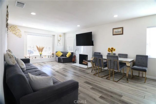 7323 Camellia Avenue, North Hollywood, CA 91605