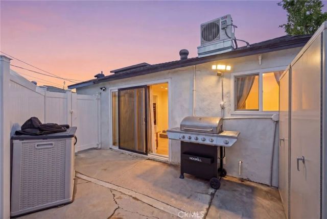 7323 Camellia Avenue, North Hollywood, CA 91605