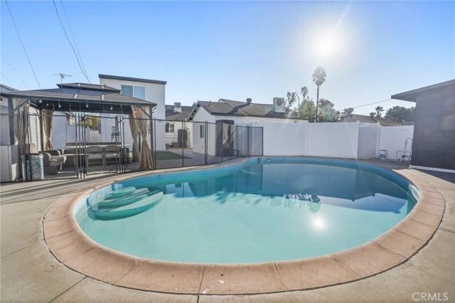 7323 Camellia Avenue, North Hollywood, CA 91605