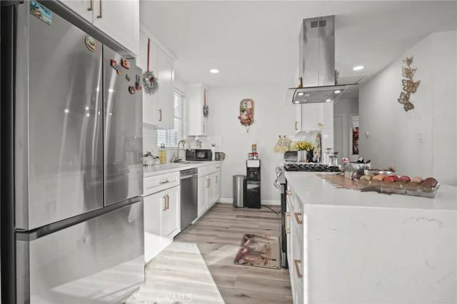 7323 Camellia Avenue, North Hollywood, CA 91605