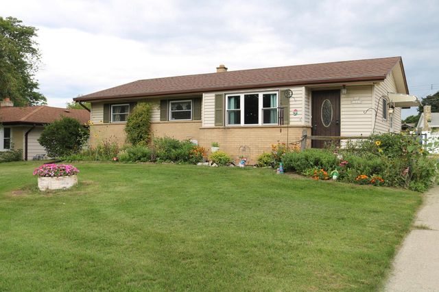 N94W16478 Cumberland ROAD, Menomonee Falls, WI 53051