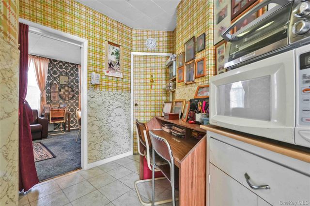 4201 Newtown Road, Astoria, NY 11103