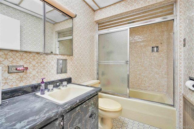 4201 Newtown Road, Astoria, NY 11103