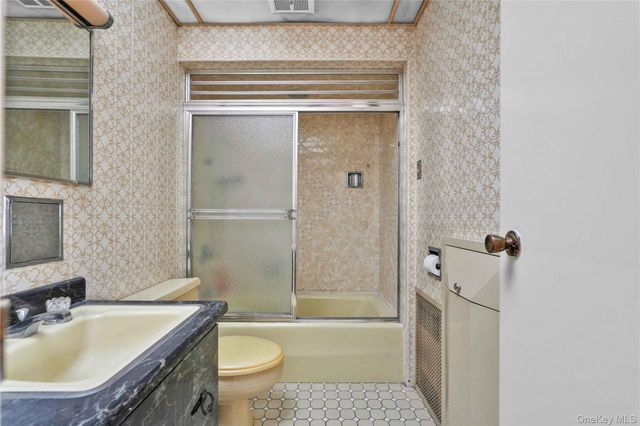 4201 Newtown Road, Astoria, NY 11103
