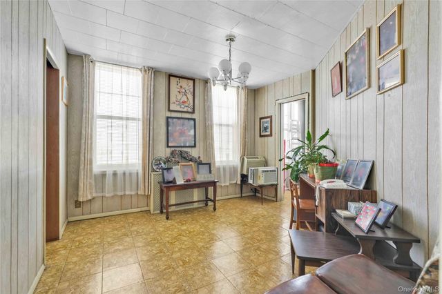4201 Newtown Road, Astoria, NY 11103