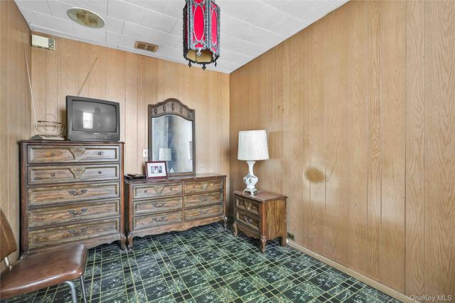 4201 Newtown Road, Astoria, NY 11103