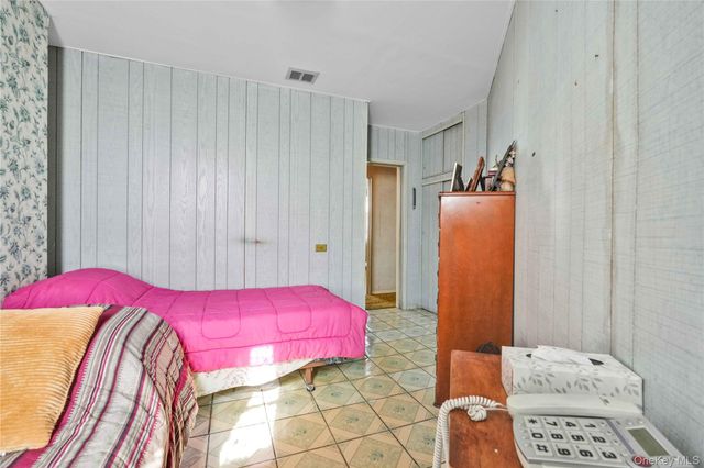 4201 Newtown Road, Astoria, NY 11103