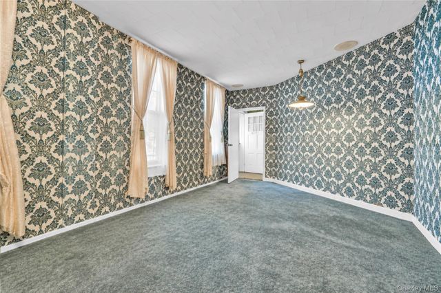 4201 Newtown Road, Astoria, NY 11103