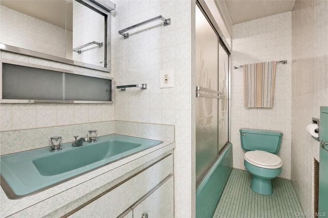 4201 Newtown Road, Astoria, NY 11103