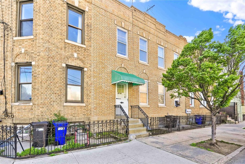 4201 Newtown Road, Astoria, NY 11103
