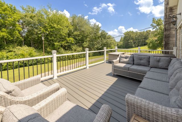 34 Dunn Rd, Leoma, TN 38468