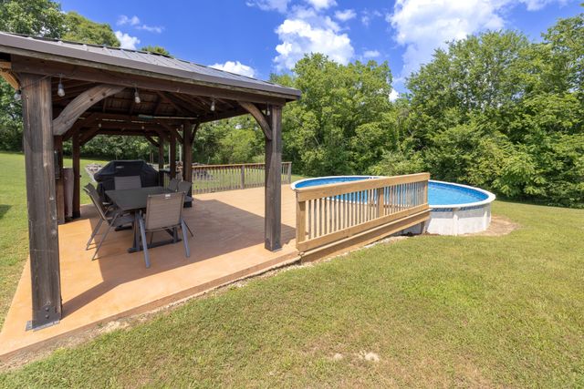 34 Dunn Rd, Leoma, TN 38468