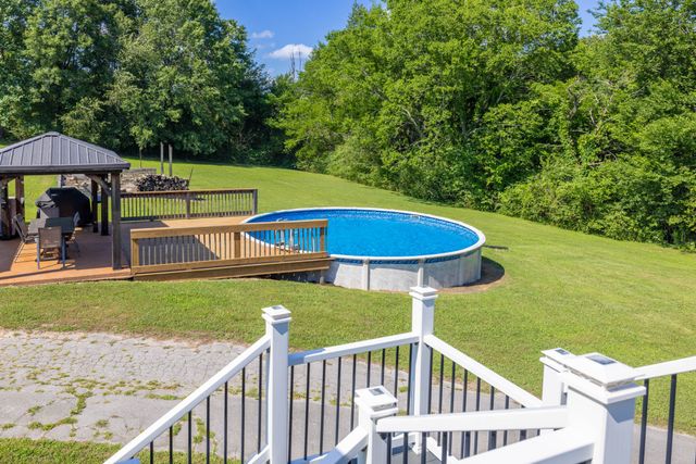 34 Dunn Rd, Leoma, TN 38468