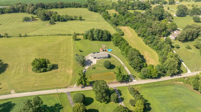 34 Dunn Rd, Leoma, TN 38468