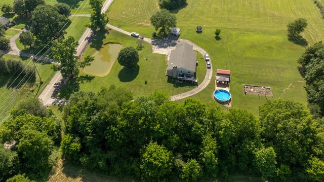 34 Dunn Rd, Leoma, TN 38468