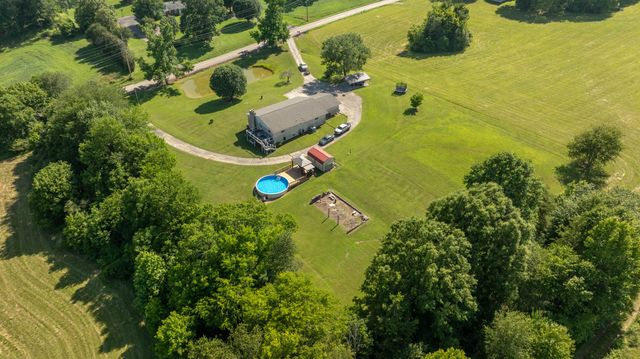 34 Dunn Rd, Leoma, TN 38468