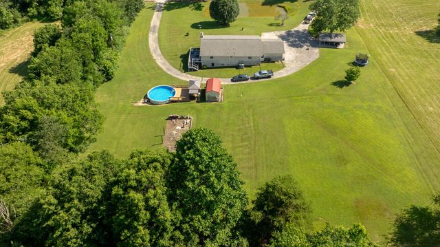34 Dunn Rd, Leoma, TN 38468