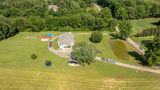 34 Dunn Rd, Leoma, TN 38468