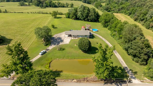 34 Dunn Rd, Leoma, TN 38468