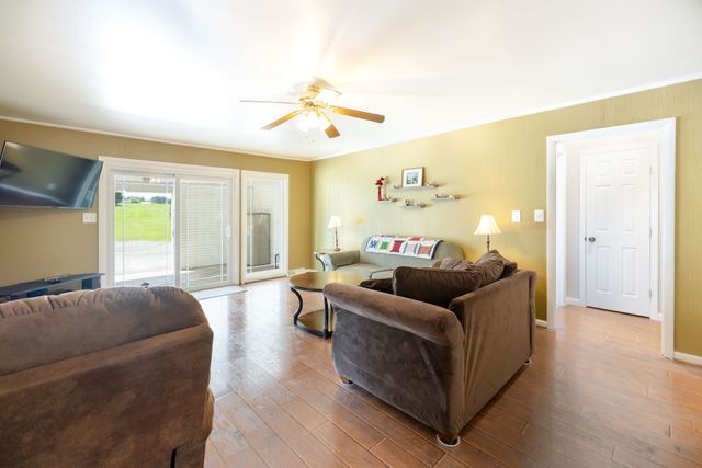 34 Dunn Rd, Leoma, TN 38468
