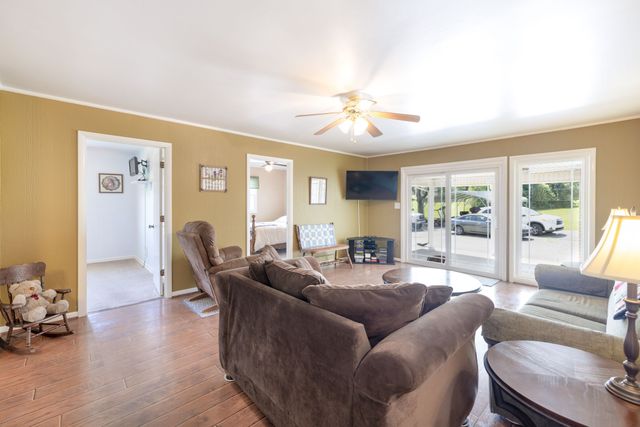 34 Dunn Rd, Leoma, TN 38468