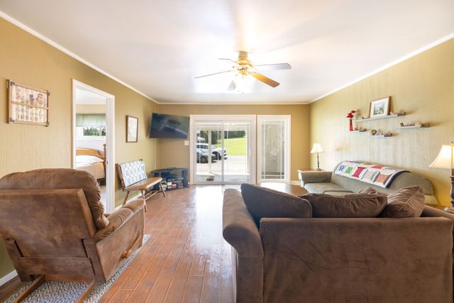 34 Dunn Rd, Leoma, TN 38468