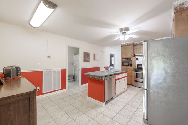 34 Dunn Rd, Leoma, TN 38468