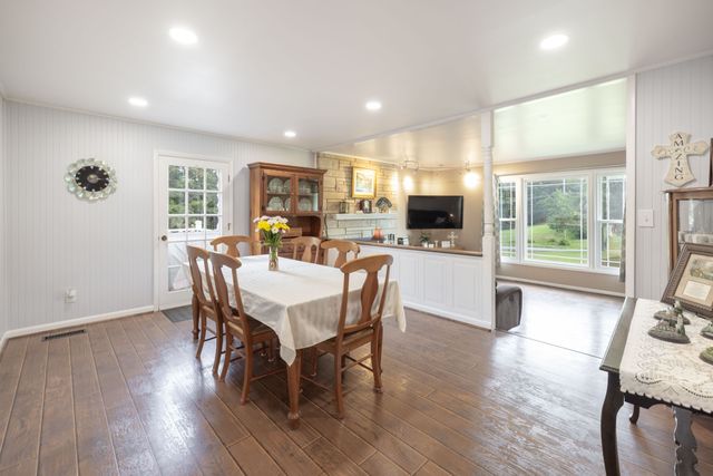 34 Dunn Rd, Leoma, TN 38468