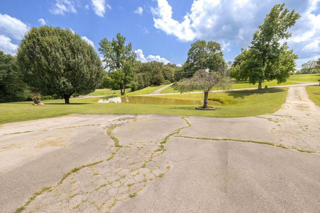34 Dunn Rd, Leoma, TN 38468