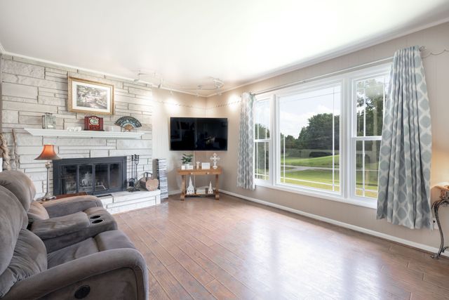 34 Dunn Rd, Leoma, TN 38468