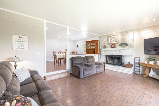 34 Dunn Rd, Leoma, TN 38468