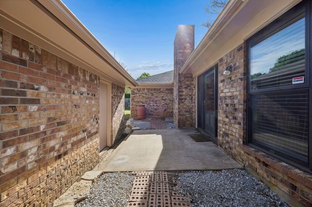 806 Glenn Drive, Euless, TX 76039