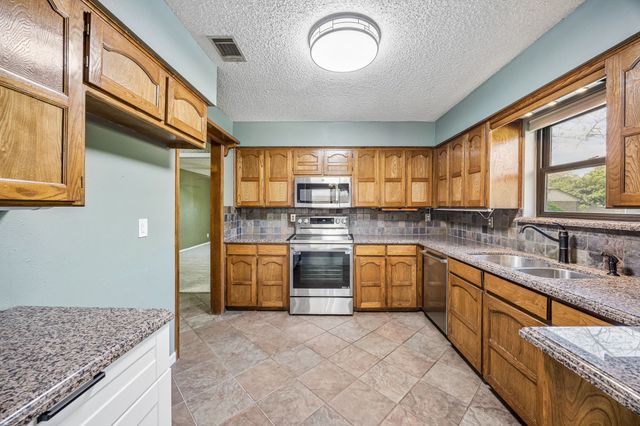 806 Glenn Drive, Euless, TX 76039