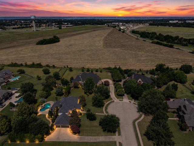 2 Westchester Court, Heath, TX 75032