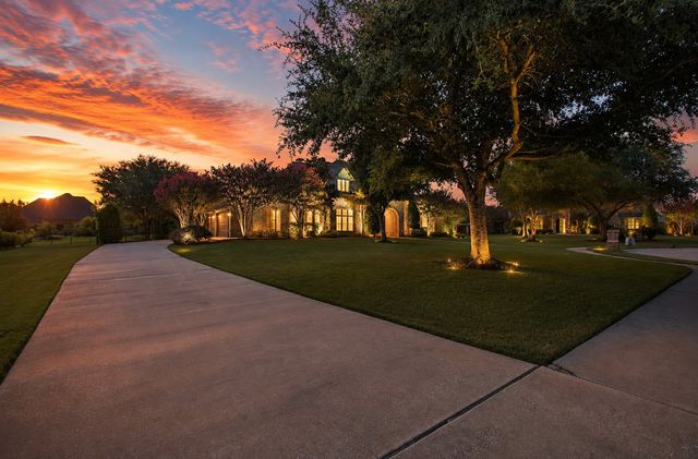 2 Westchester Court, Heath, TX 75032