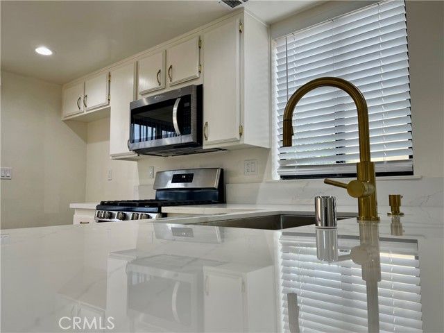 1534 Heirloom, Perris, CA 92571