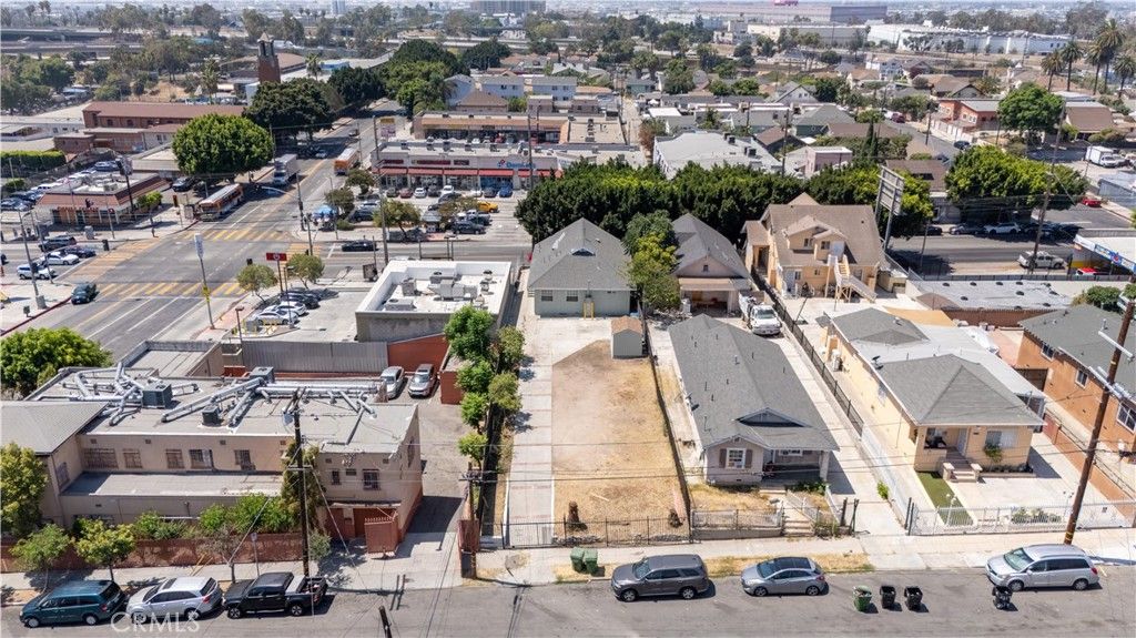 Image 32 of property listing at 2325 Whittier, Los Angeles, CA 90023