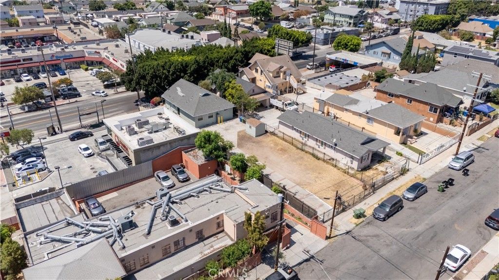 Image 33 of property listing at 2325 Whittier, Los Angeles, CA 90023