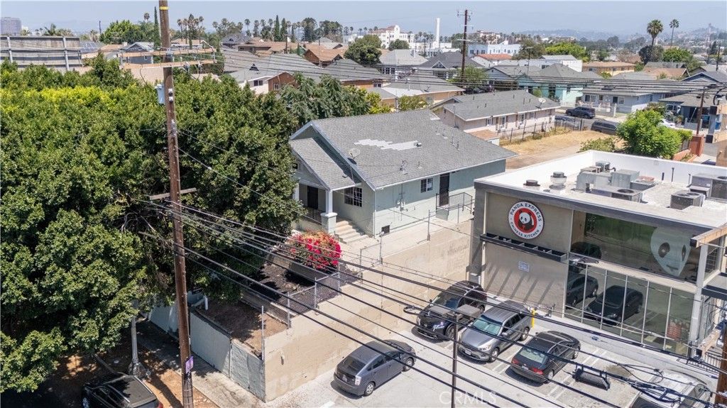 Image 35 of property listing at 2325 Whittier, Los Angeles, CA 90023