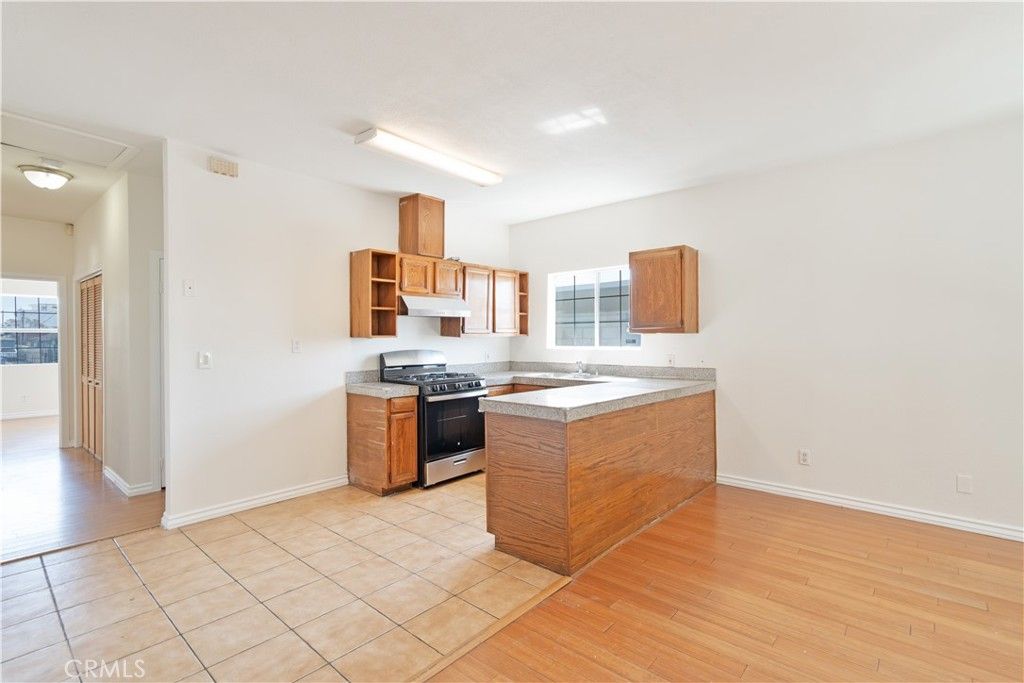 Image 7 of property listing at 2325 Whittier, Los Angeles, CA 90023